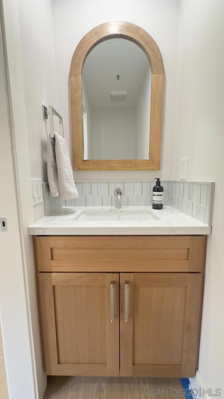 200 Pacific Coast Hwy 323 323