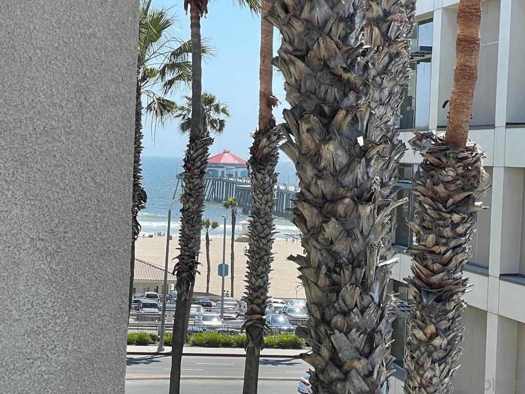 200 Pacific Coast Hwy 323 323