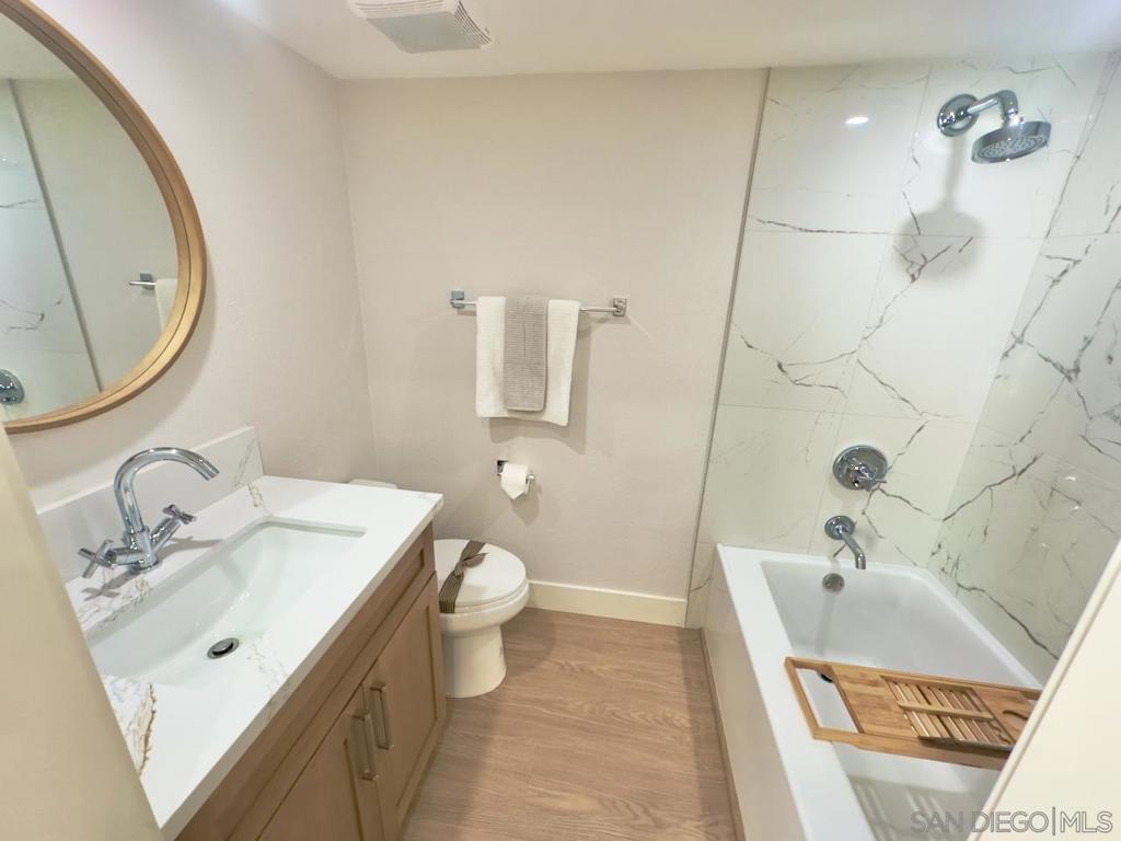 200 Pacific Coast Hwy 323 323