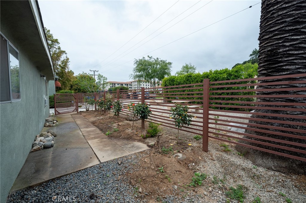 856 Alameda Street 5