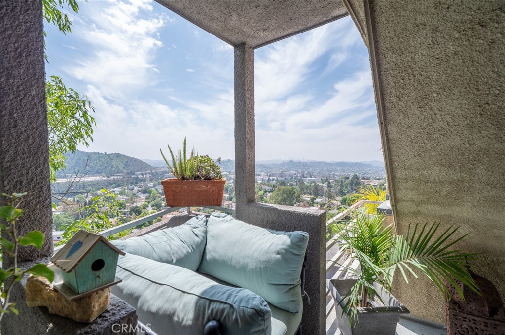 1667 Gladys Drive