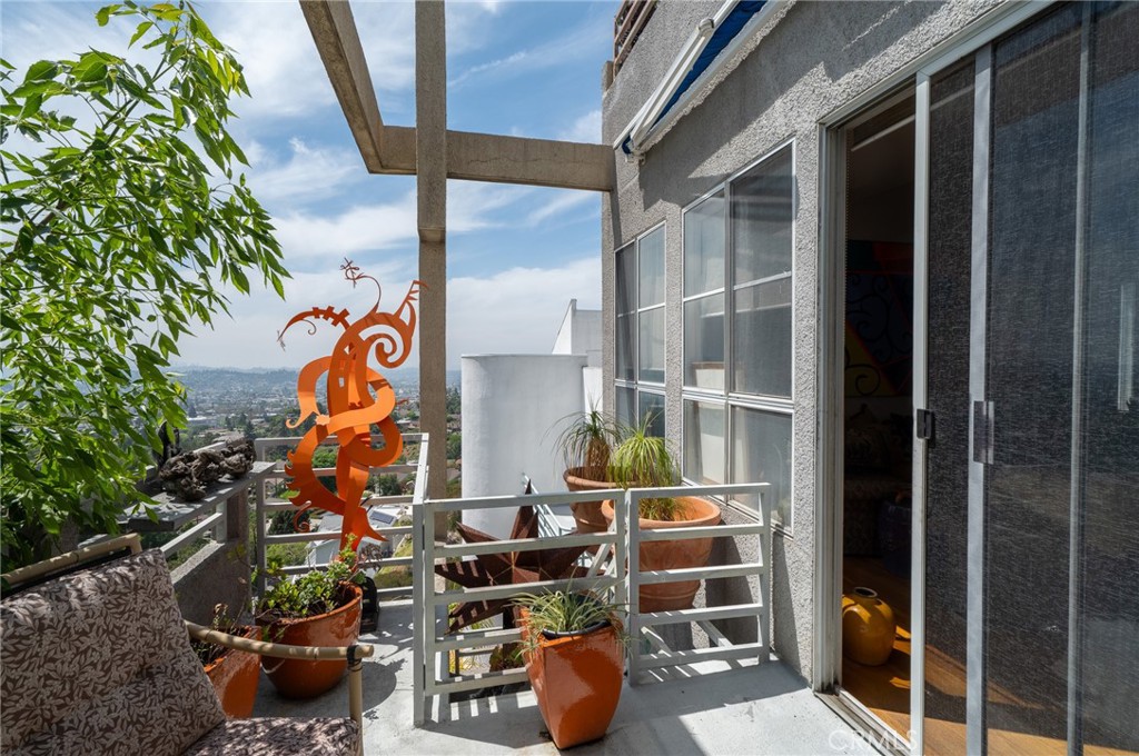 1667 Gladys Drive