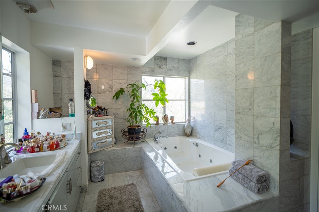 1667 Gladys Drive