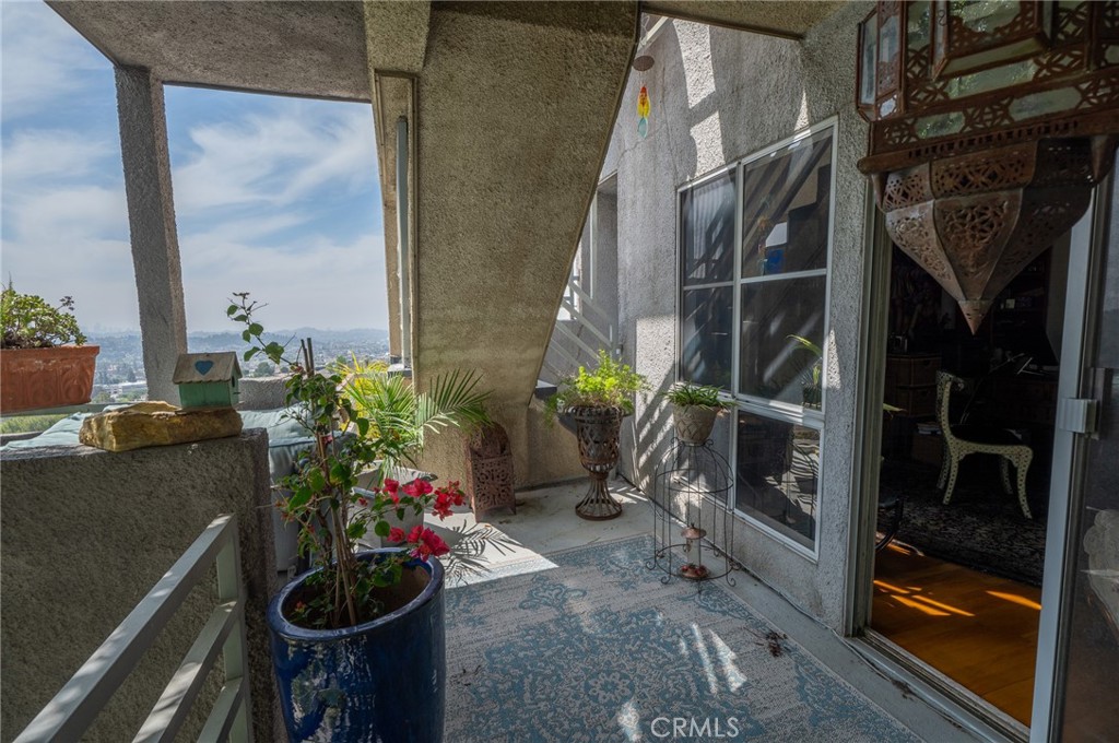 1667 Gladys Drive