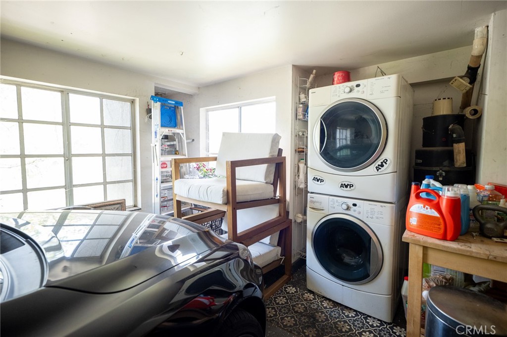 1667 Gladys Drive