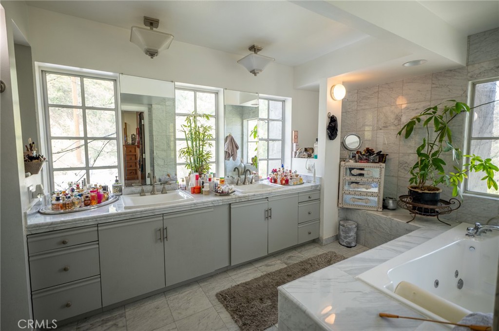 1667 Gladys Drive