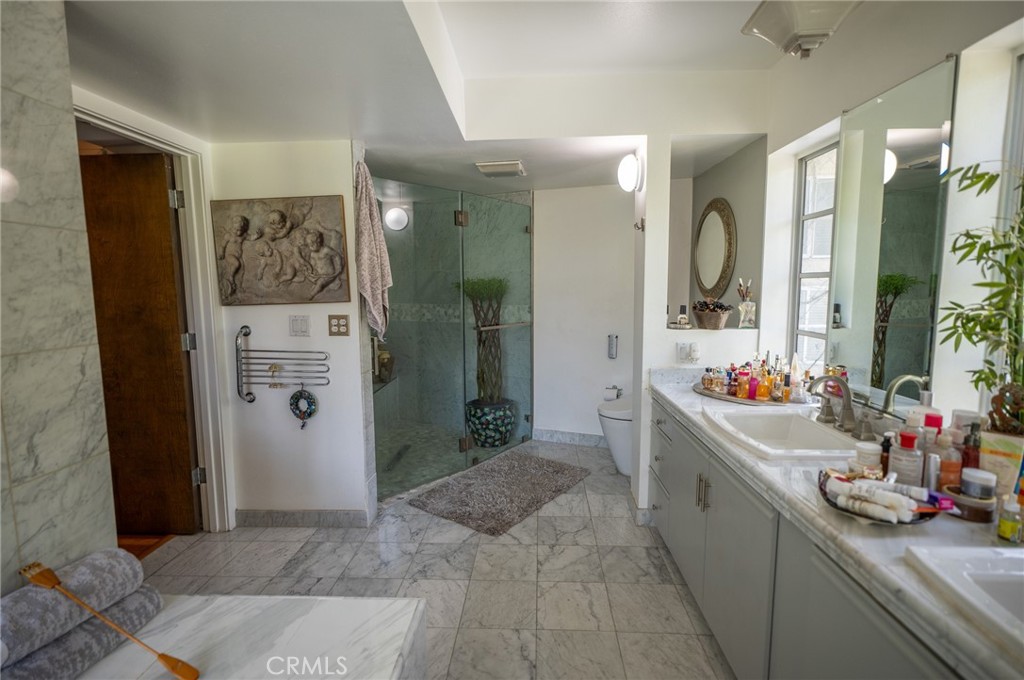 1667 Gladys Drive