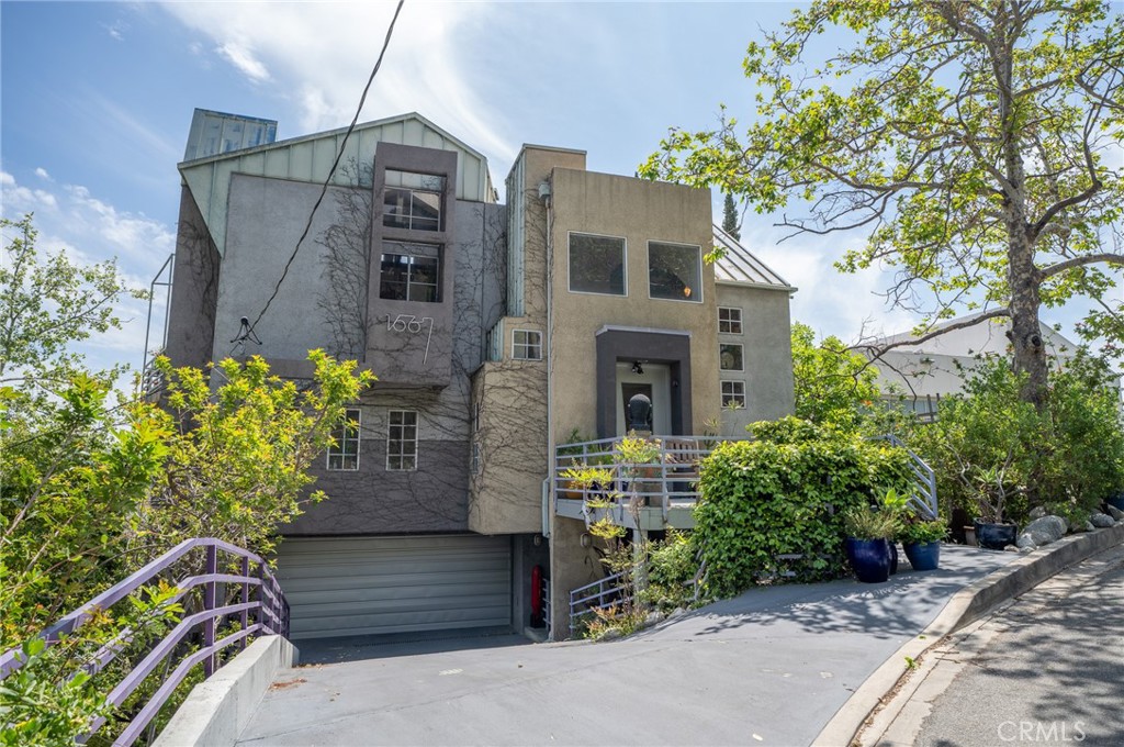 1667 Gladys Drive