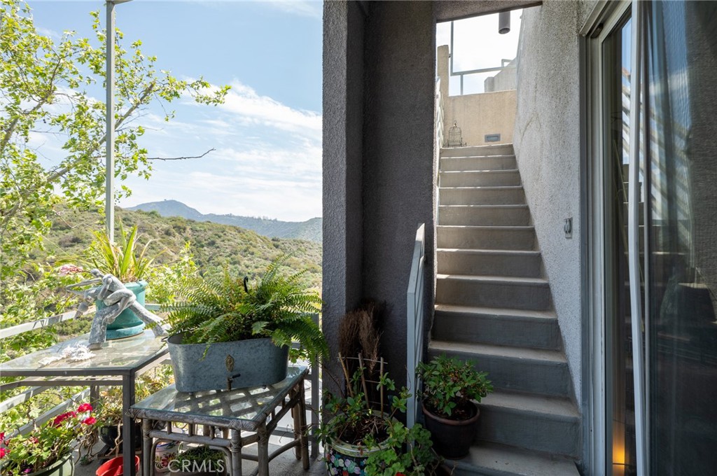 1667 Gladys Drive