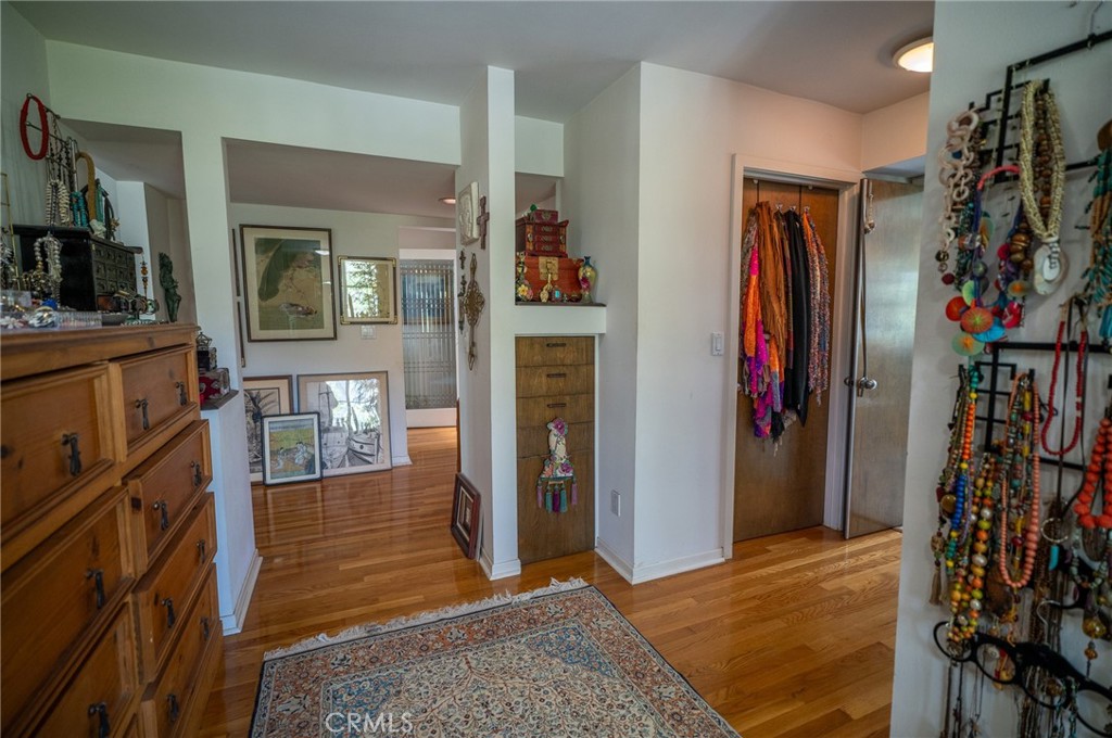 1667 Gladys Drive