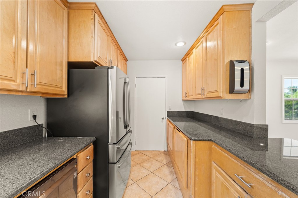 1431 E 14th