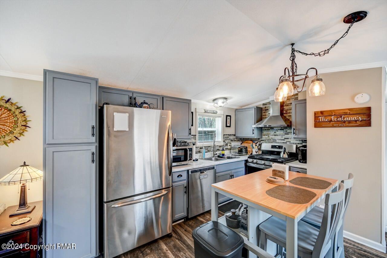 117 Rustic Road