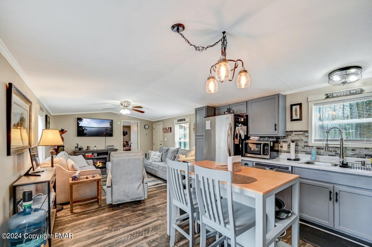 117 Rustic Road