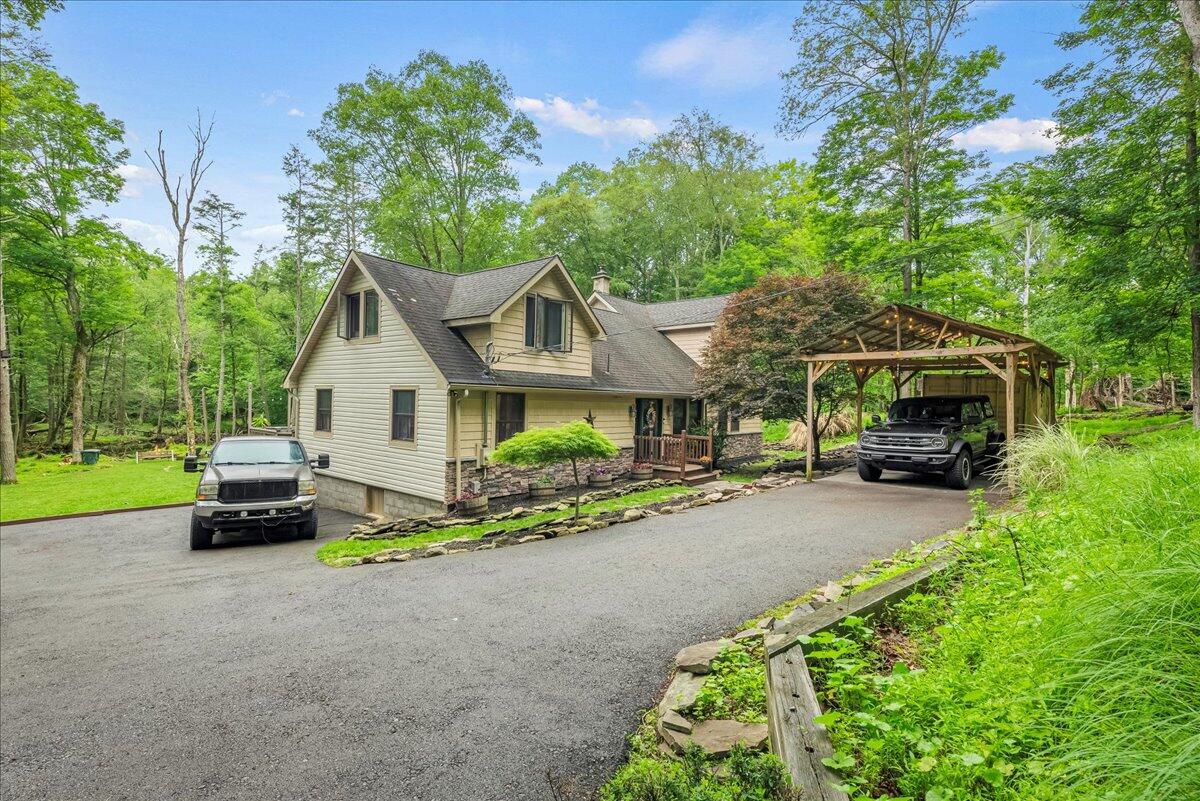 1079 Marshalls Creek Road