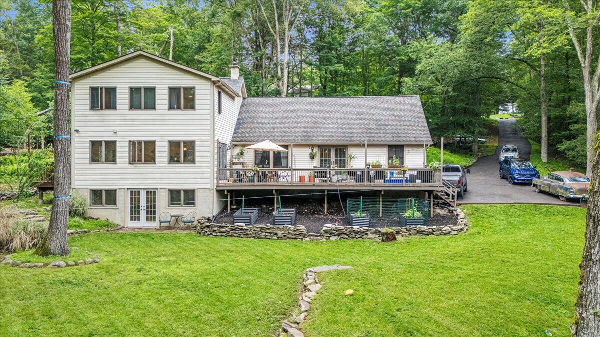 1079 Marshalls Creek Road