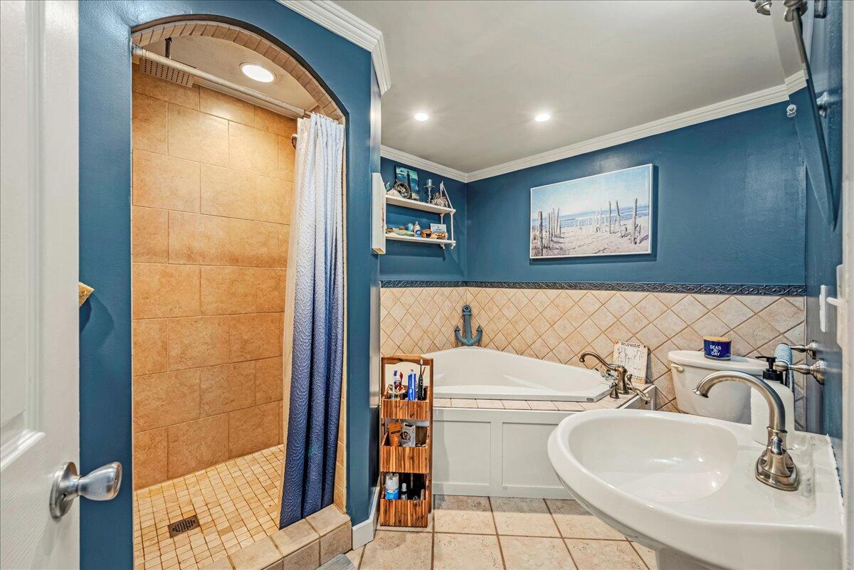 1079 Marshalls Creek Road