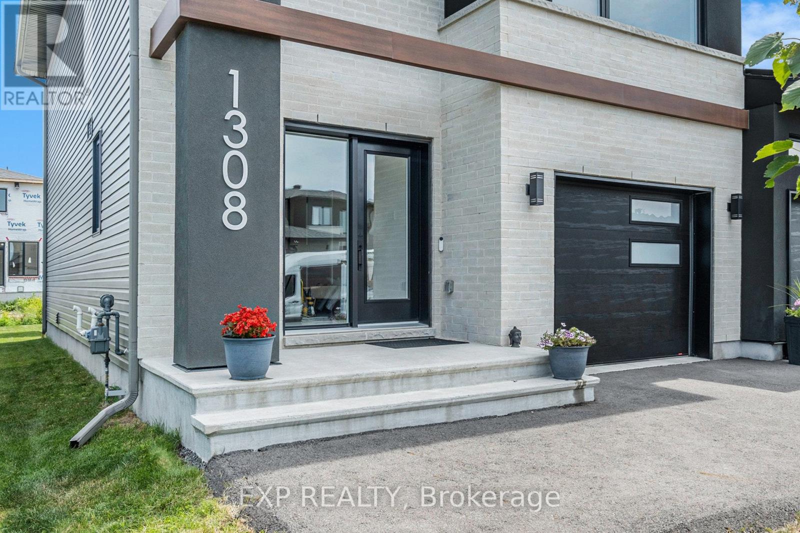 1308 DIAMOND STREET