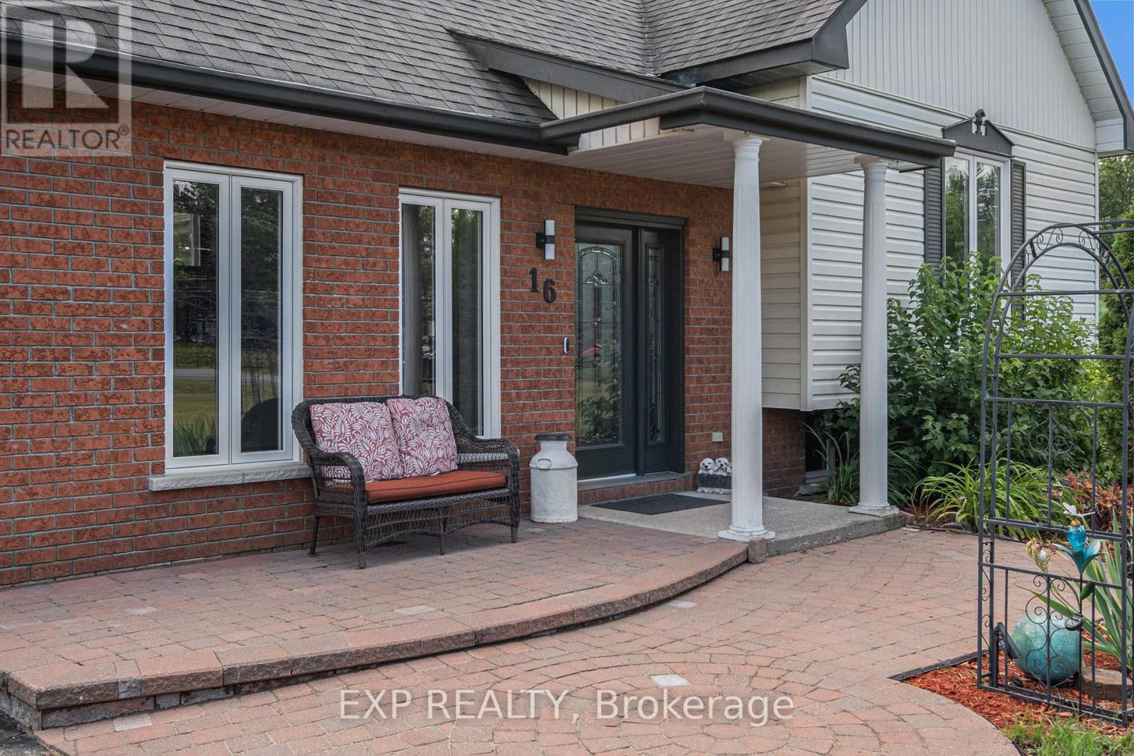 16 LANDRIAULT AVENUE