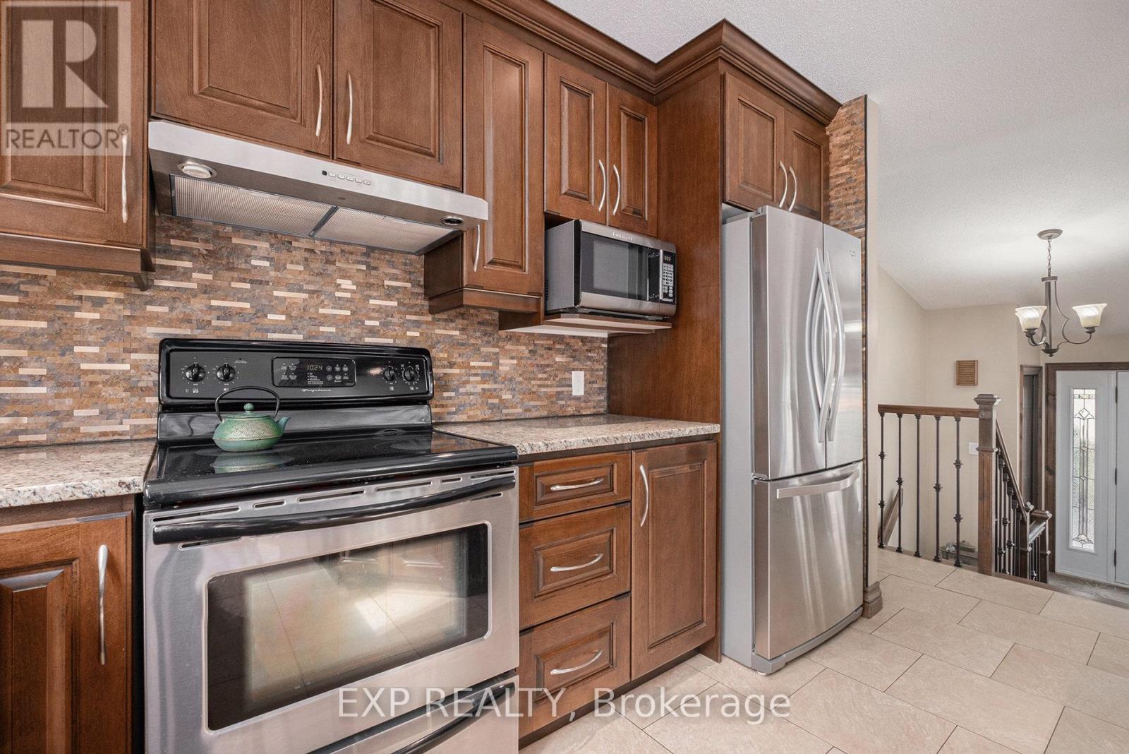 16 LANDRIAULT AVENUE