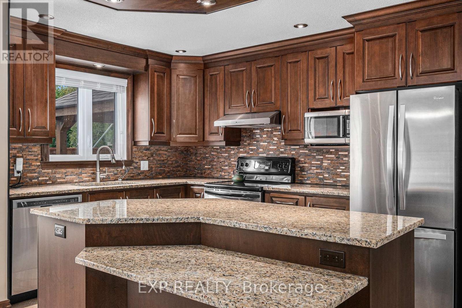 16 LANDRIAULT AVENUE