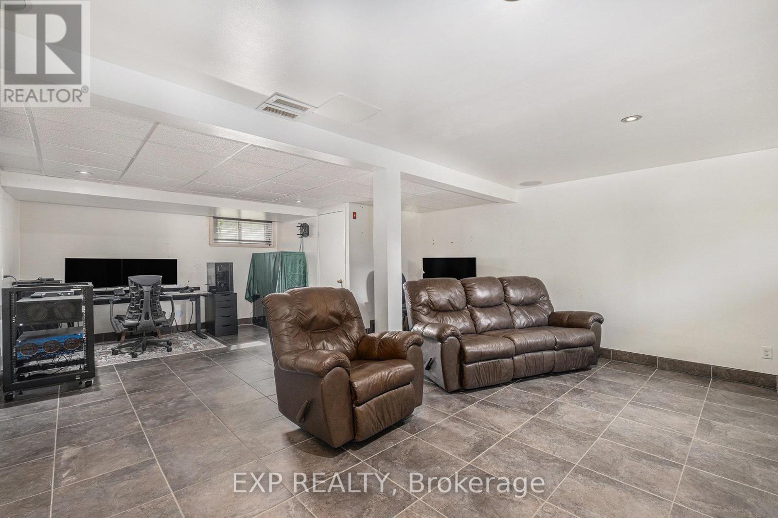 16 LANDRIAULT AVENUE