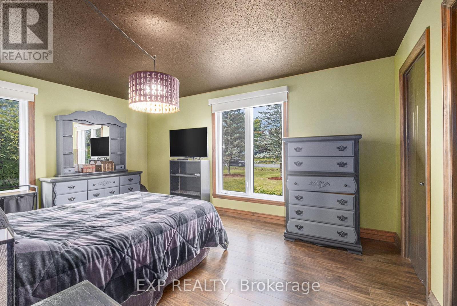 16 LANDRIAULT AVENUE