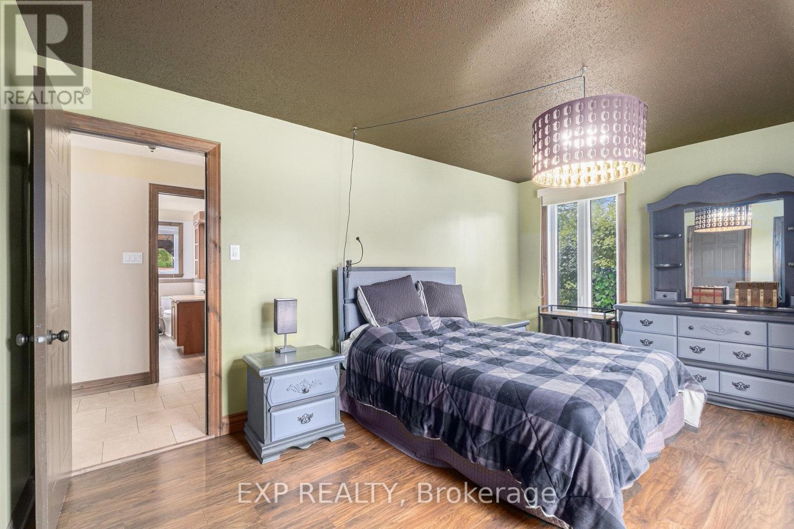 16 LANDRIAULT AVENUE