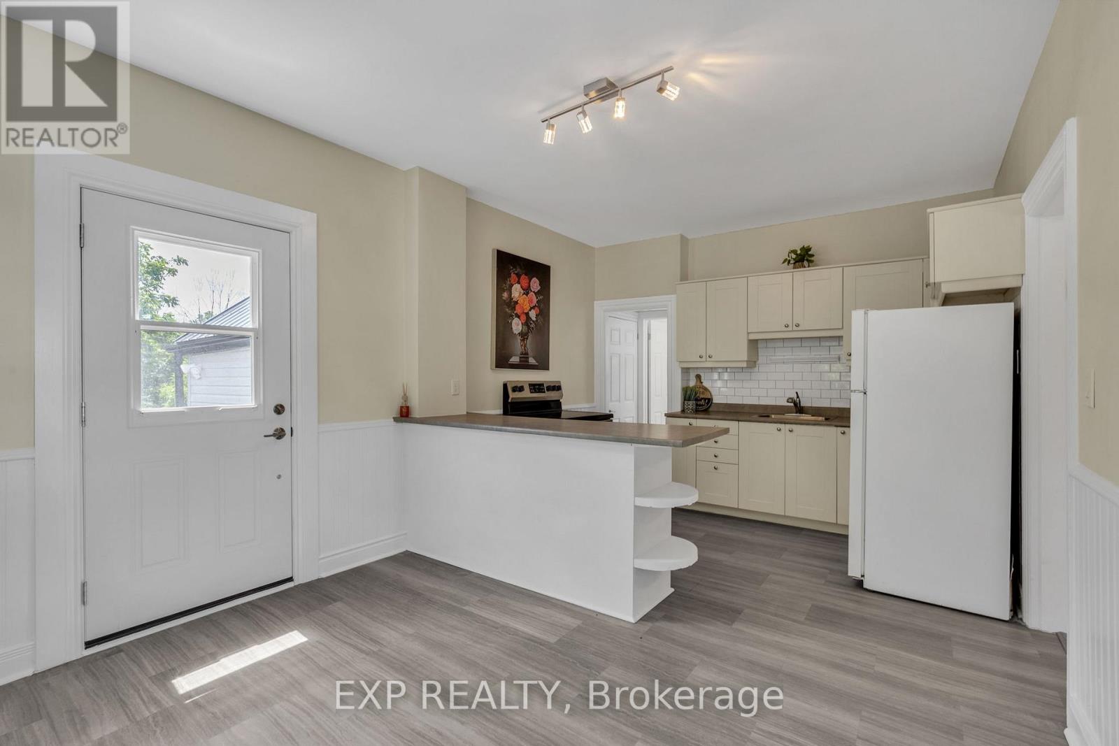 14-16 CLOTHIER STREET W