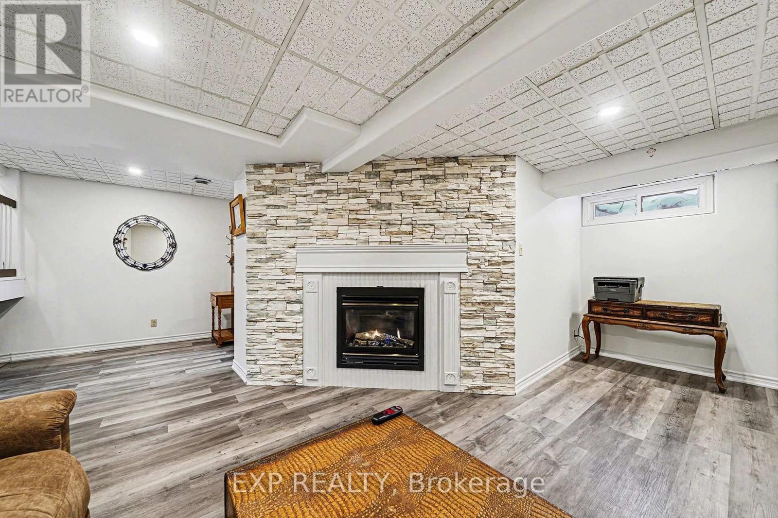 100 - 1145 D'ERABLE PLACE