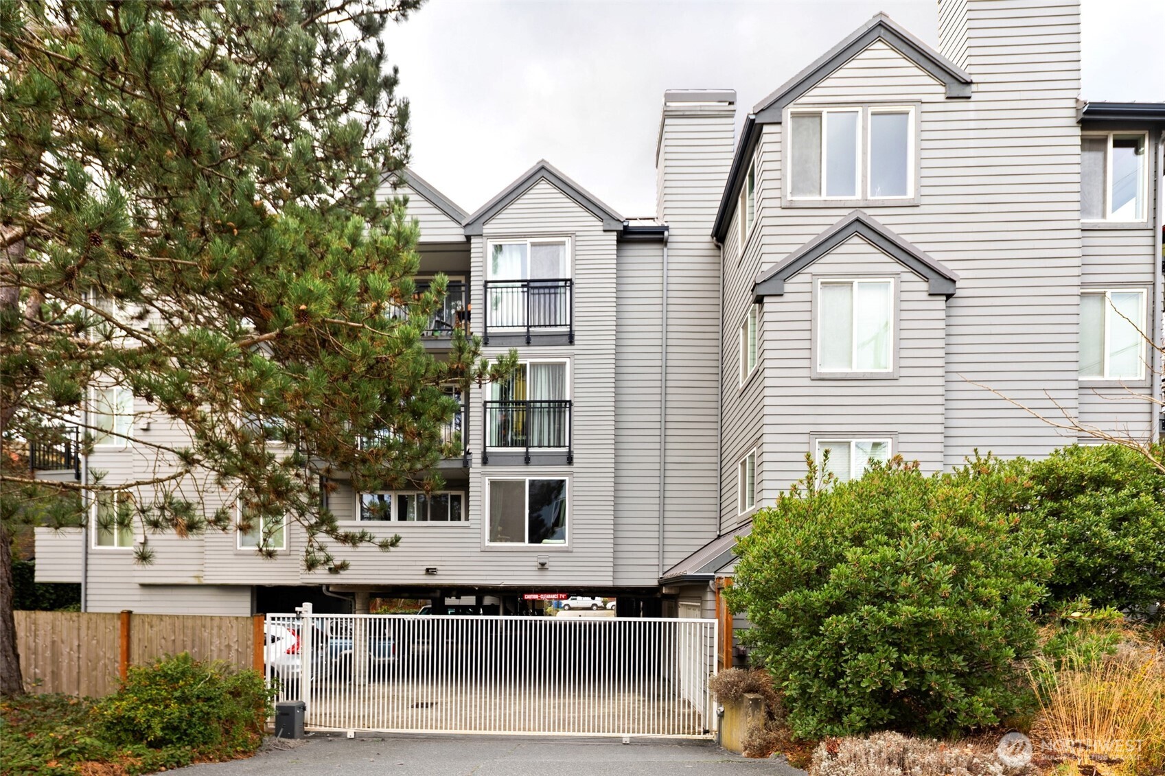 5901 Phinney Avenue N Unit: 206