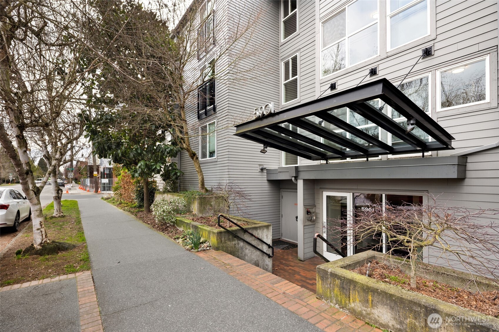 5901 Phinney Avenue N Unit: 206