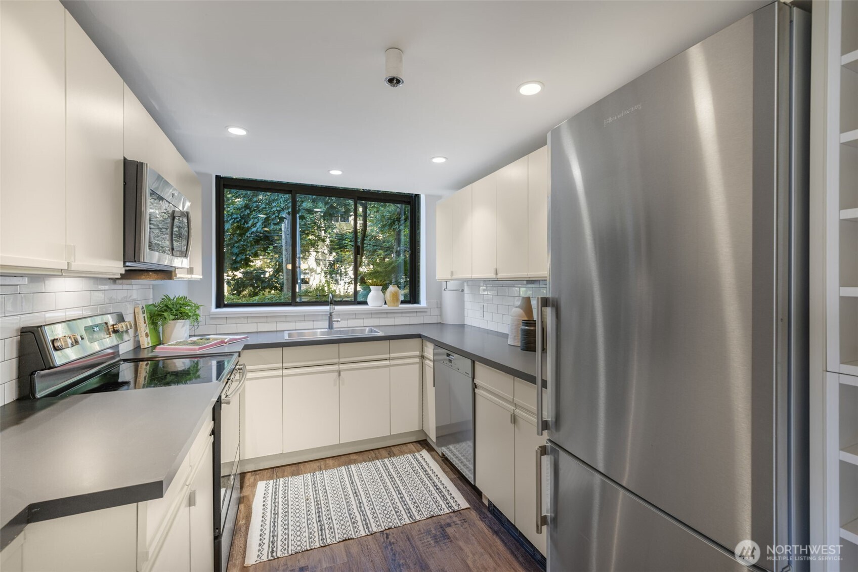 1120 Spring Street Unit: 202