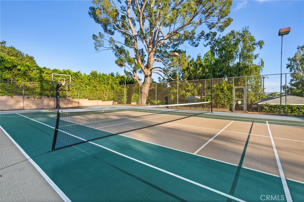 2145 Los Amigos Street