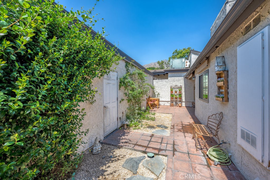 286 W Montecito Avenue M