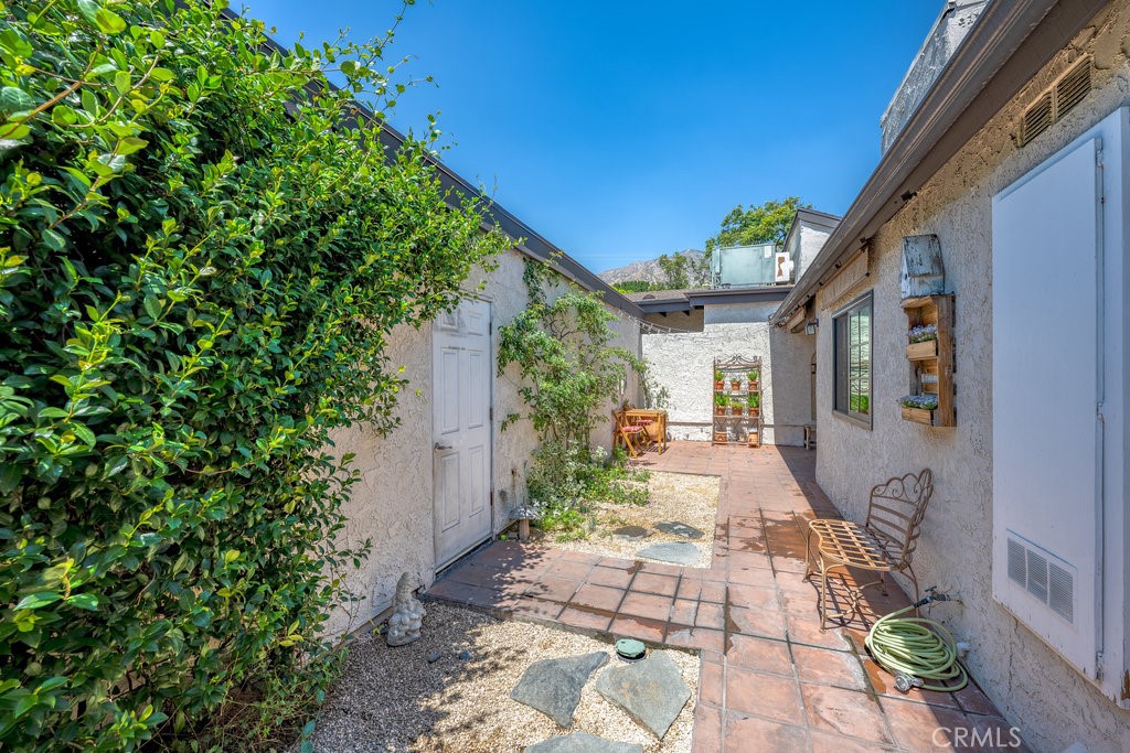 286 W Montecito Avenue M