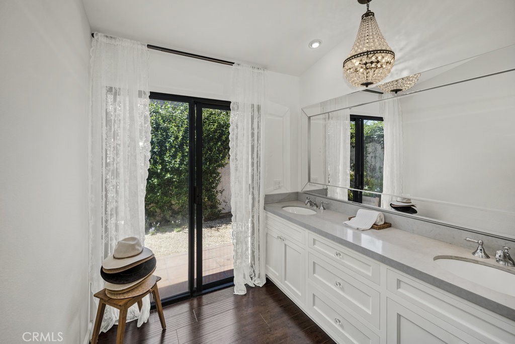 286 W Montecito Avenue M