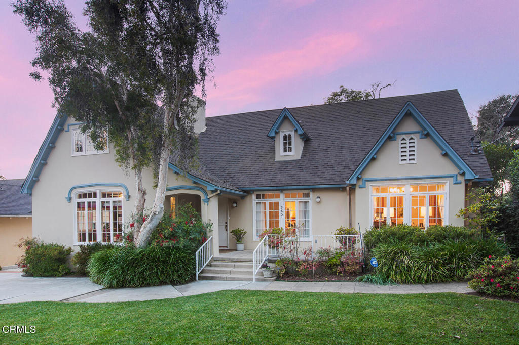 885 N Holliston Avenue