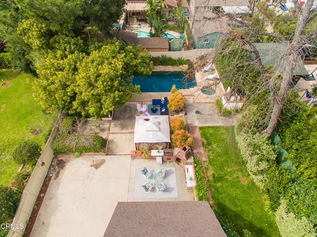 885 N Holliston Avenue