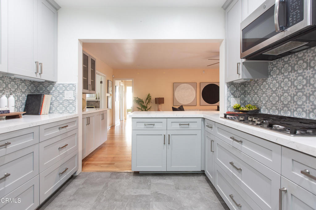 885 N Holliston Avenue