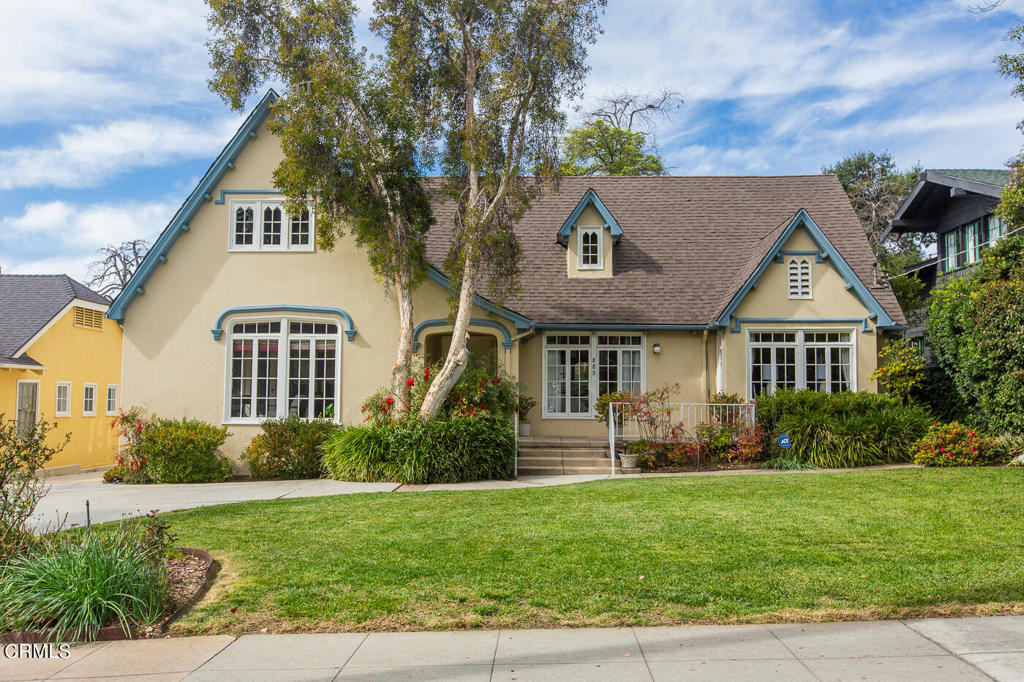 885 N Holliston Avenue