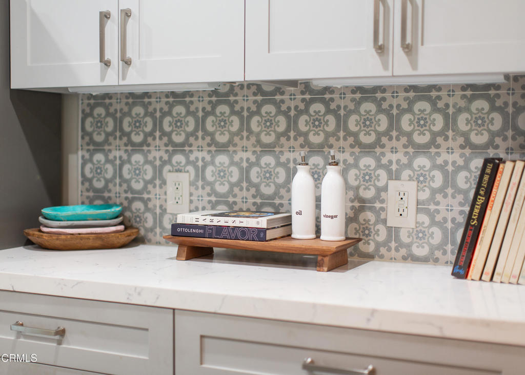 885 N Holliston Avenue