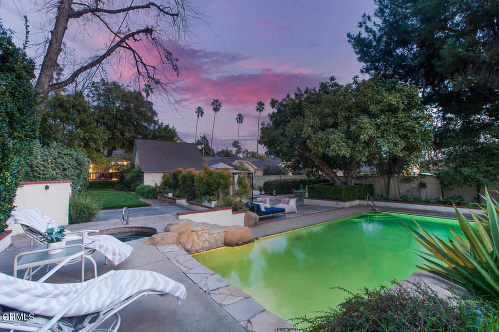 885 N Holliston Avenue