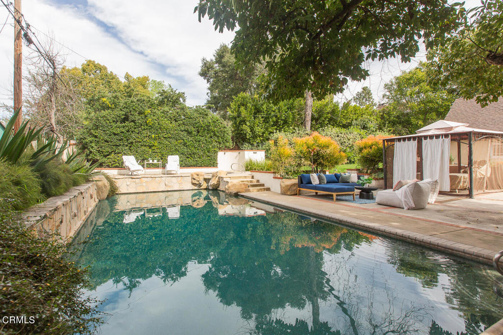 885 N Holliston Avenue