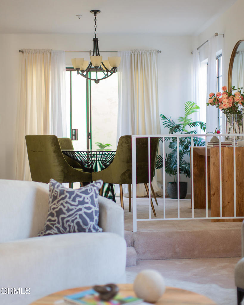 2249 Montrose Avenue 10