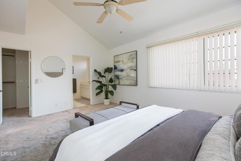 2249 Montrose Avenue 10