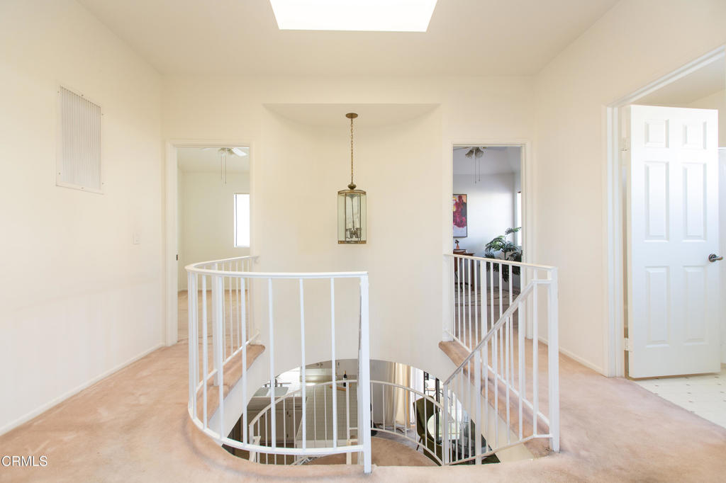 2249 Montrose Avenue 10