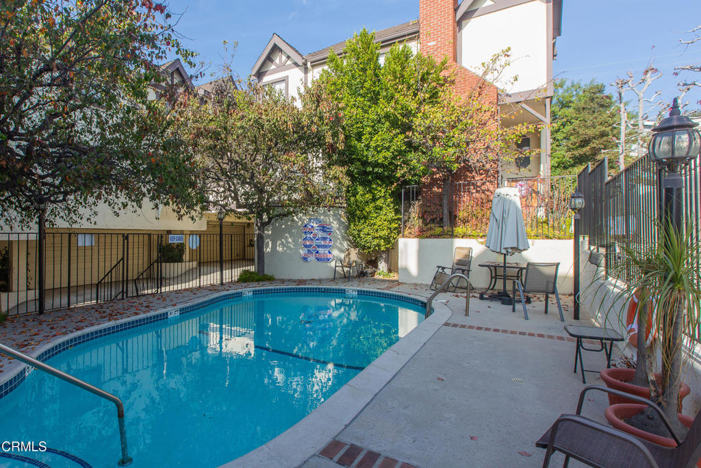 2249 Montrose Avenue 10