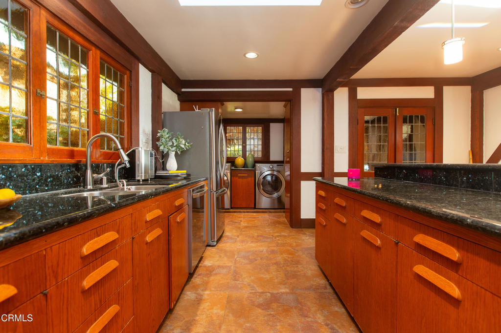 3880 Clayton Avenue W