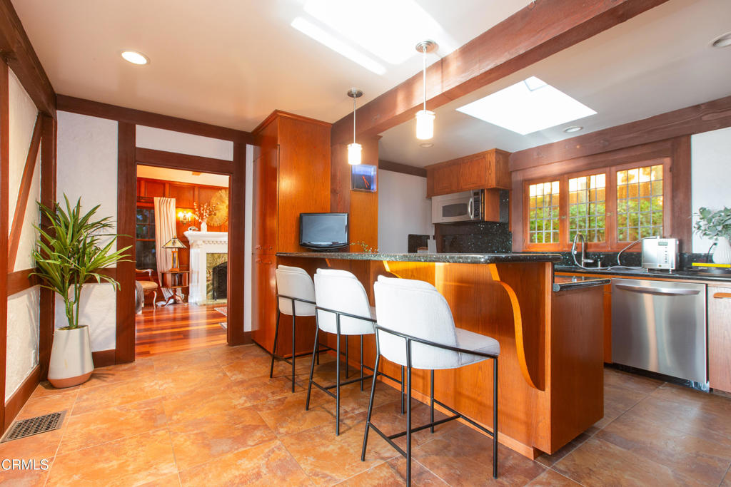 3880 Clayton Avenue W