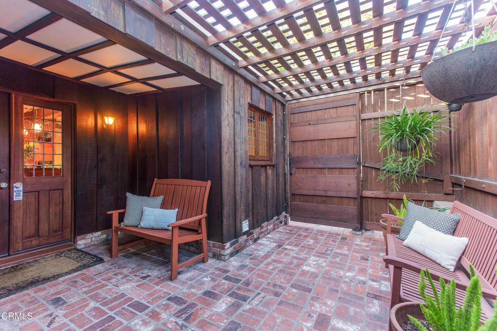 3880 Clayton Avenue W